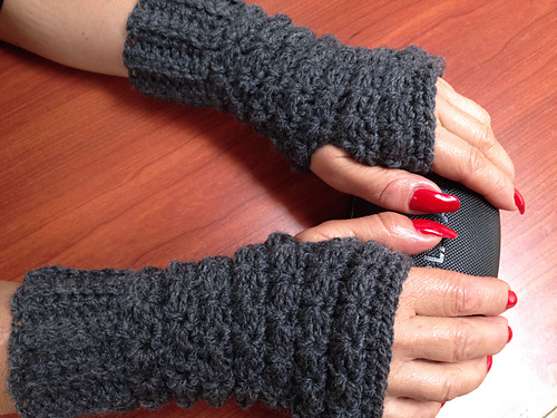 Star Stitch Fingerless Gloves photo 3