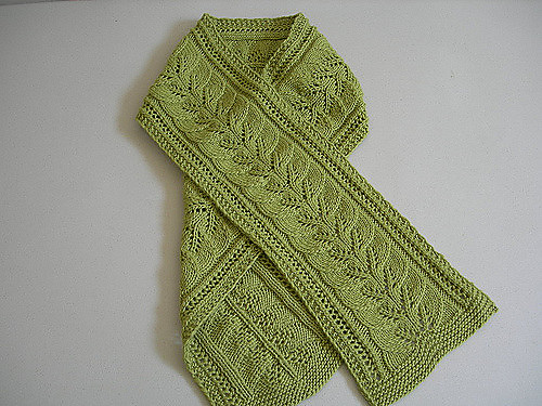 Column of Leaves Scarf photo 5