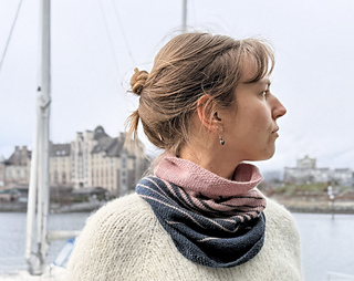 Tidelines Cowl in Sandnes Garn Alpakka Silke.