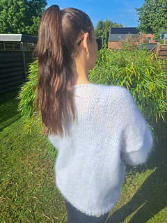 Cardigan fluffy and cozy easy knitting backside