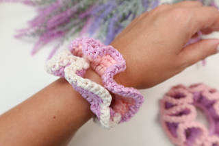 Sweet Pea Scrunchies