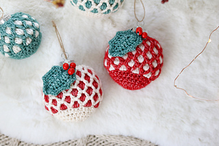 Moroccan Holly Bauble Set