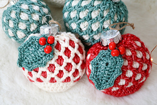 Moroccan Holly Bauble Set