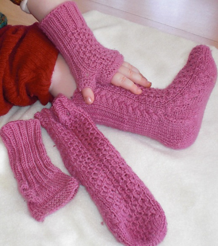 One common pattern-two knitted pieces photo 1