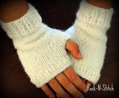 Hogwarts Fingerless House Gloves photo 3