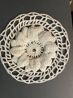 Completed double daisy center
Note: this is before i realized the pattern was trying to get me to make picots, picots included in final product