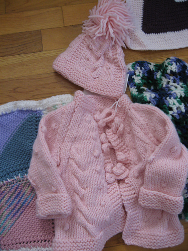 CABLES & BOBBLES BABY SET photo 5