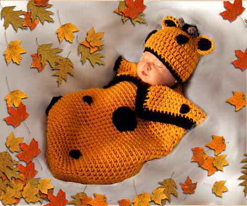 228 Giraffe Baby Cocoon and Hat Set photo 4