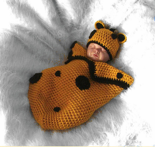 228 Giraffe Baby Cocoon and Hat Set photo 5