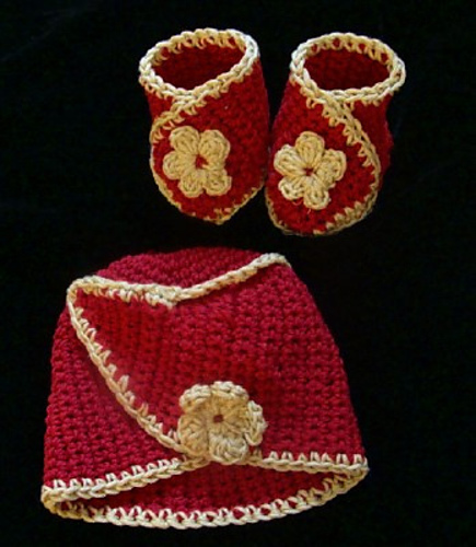 245 Baby Hat and Booties Asian Style with Flowers photo 3