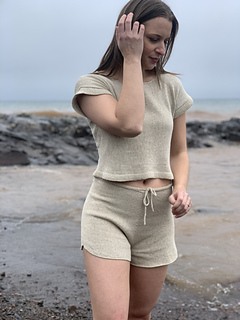 40" garment on 33" bust with body length knit to 11" before splitting for underarm.