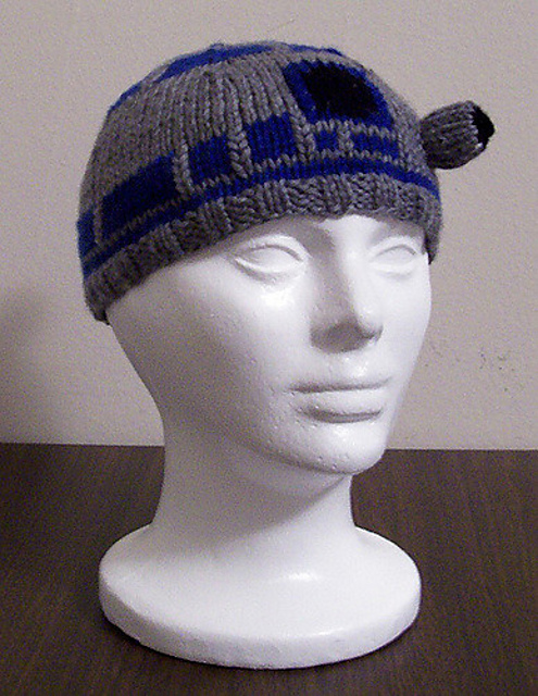 Ravelry: R2D2 Beanie pattern by Carissa 
