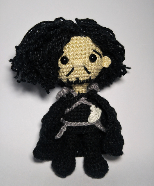 Ravelry Jon Snow Game of Thrones amigurumi pattern by Carol Cadei