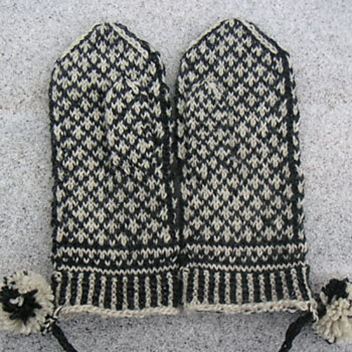 Squirrel and Oak Mittens photo 6