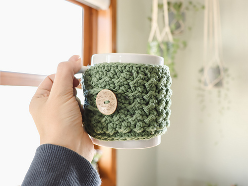Ravelry: Farmhouse Mug Cozy pattern by Karly Heidemann