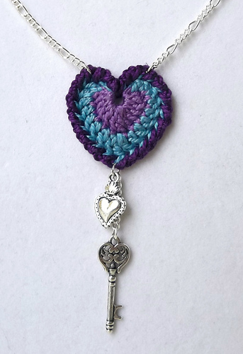 Crocheted Heart Necklace photo 3