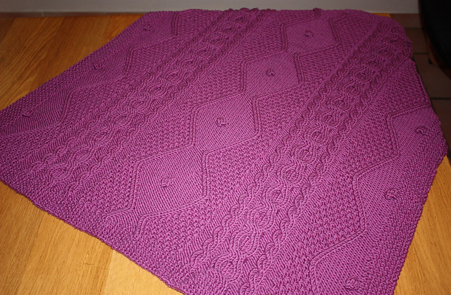 Ravelry Couverture Point Irlandais Bebe Pattern By Editions Marie Claire Phildar