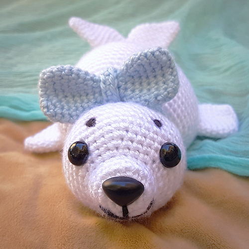 Ravelry Huggable Hugo the Harp Seal pattern by Cassandra Rendon