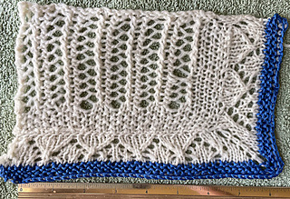 Final swatch of pattern and corner, with modern (adapted) border