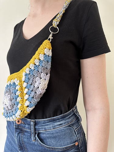 Classic Granny Square Body Bag photo 7
