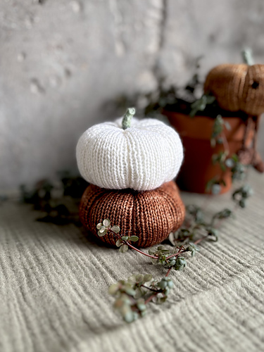 Liten strikkede gresskar - Teresa Runnett