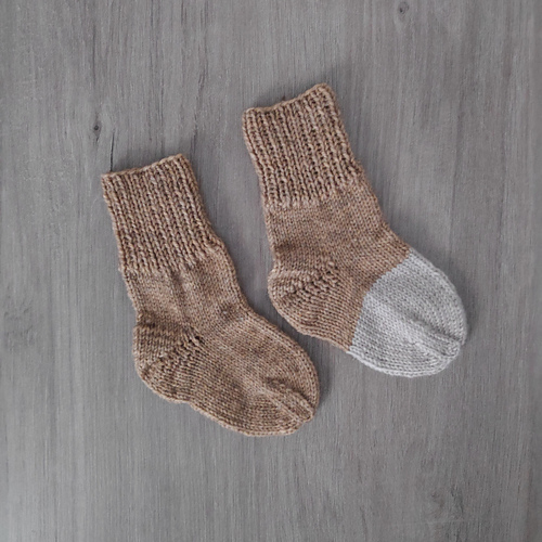 Ravelry Preemie and Baby Socks pattern by Stefanie Bold