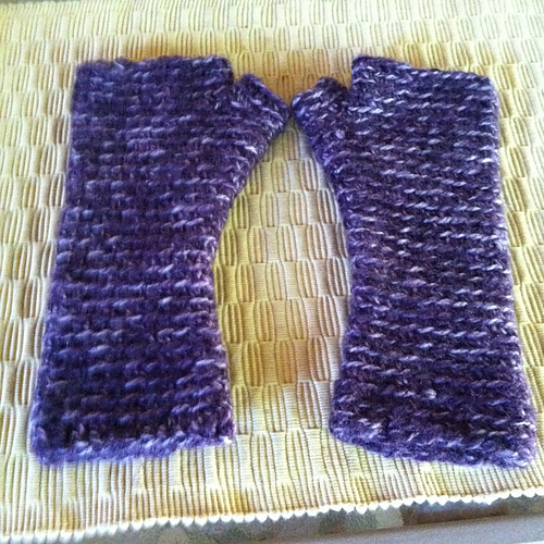 Basic Fingerless Mittens photo 2