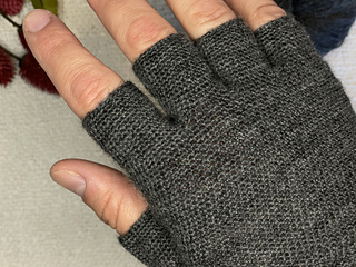 Plebeius Gloves - closeup finger openings