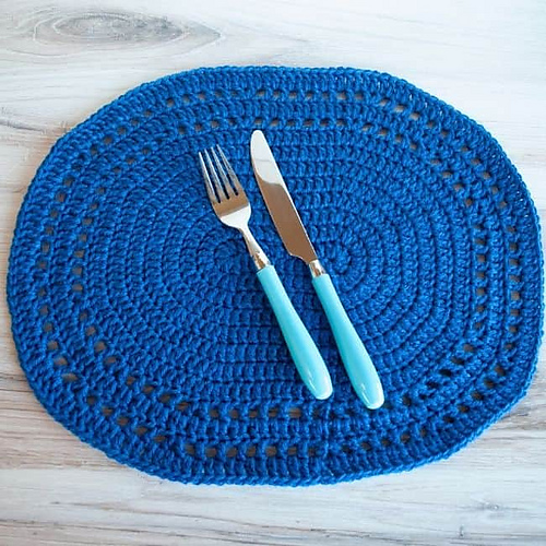 Ravelry Oval Placemat pattern by Suzanne Carlson