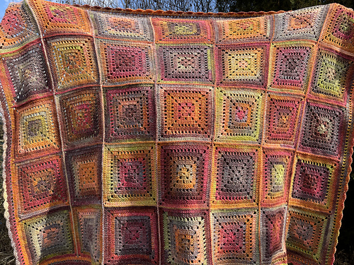 Štvorčeková háčkovaná deka na MDV