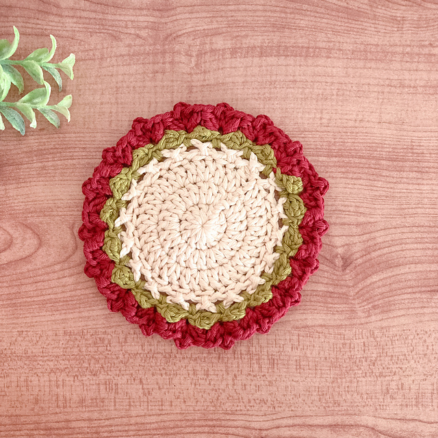 Ravelry Flower bouquet coaster pattern by Tomoko Hori