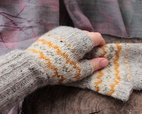 182-24 b Nanette Wrist warmers photo 3