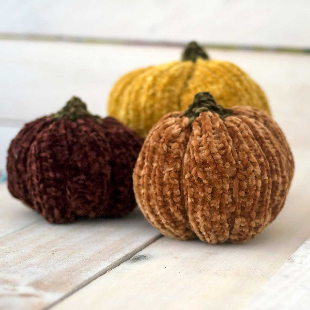 Ravelry Easy Knit Velvet Pumpkins pattern by Gina Michele