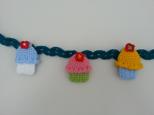 Party Cup Cake Garland photo 4
