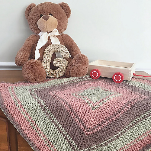 Ravelry Sweet Pea Baby Blanket pattern by Daisy Pike