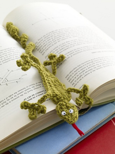 20 Free Crochet Patterns for Book Lovers - EyeLoveKnots