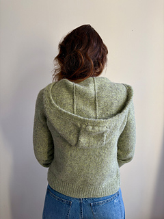 Darina is wearing size 4 SF