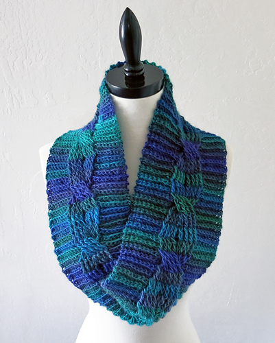 Midnight Cabled Cowl photo 1