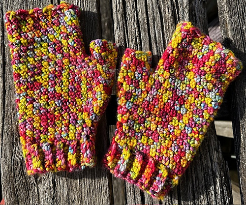 Wildflower Mitts and Cowl photo 6