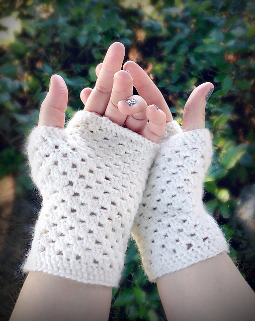 Ravelry delicate fingerless gloves pattern by domestic bliss squared