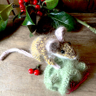 Ravelry: Miss Moppet's Mouse pattern by Claire Garland