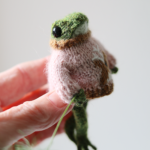 Frog’s Deer Genser - Claire Garland