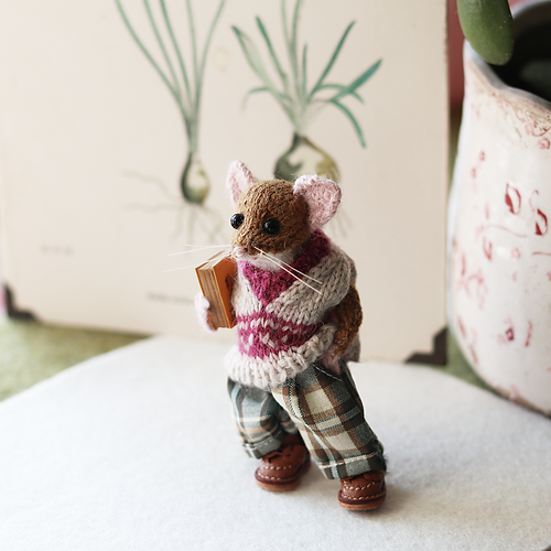 Ravelry: Newt pattern by Claire Garland