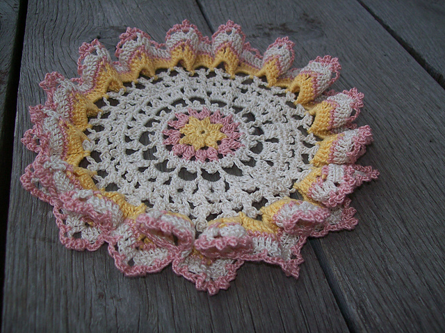 Ravelry: dulifooli's Pert Ruffle Doily