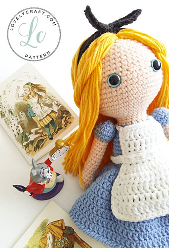 Alice in Wonderland Amigurumi photo 3