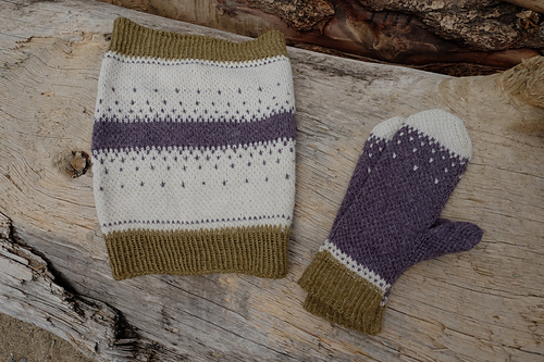 Ravelry: Yoki Mittens pattern by Ellissa Gilbert