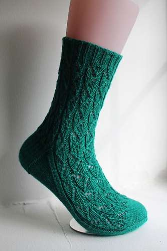 Ravelry: Strangling Vine Socks pattern by Karen Buhr