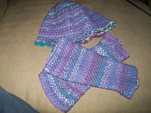 Honeycomb Mitts and Hat photo 1
