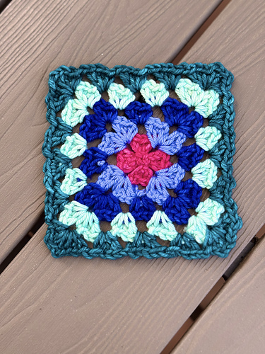 Strikket Gøyala Granny Square - byehalf