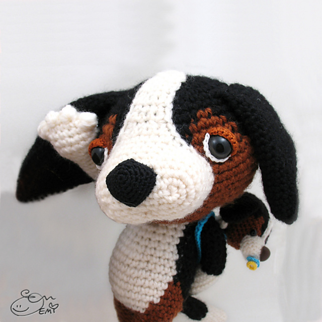 Ravelry: Sleepy Eye Dog - Beagle Dashy and his baby pattern by Enna Design